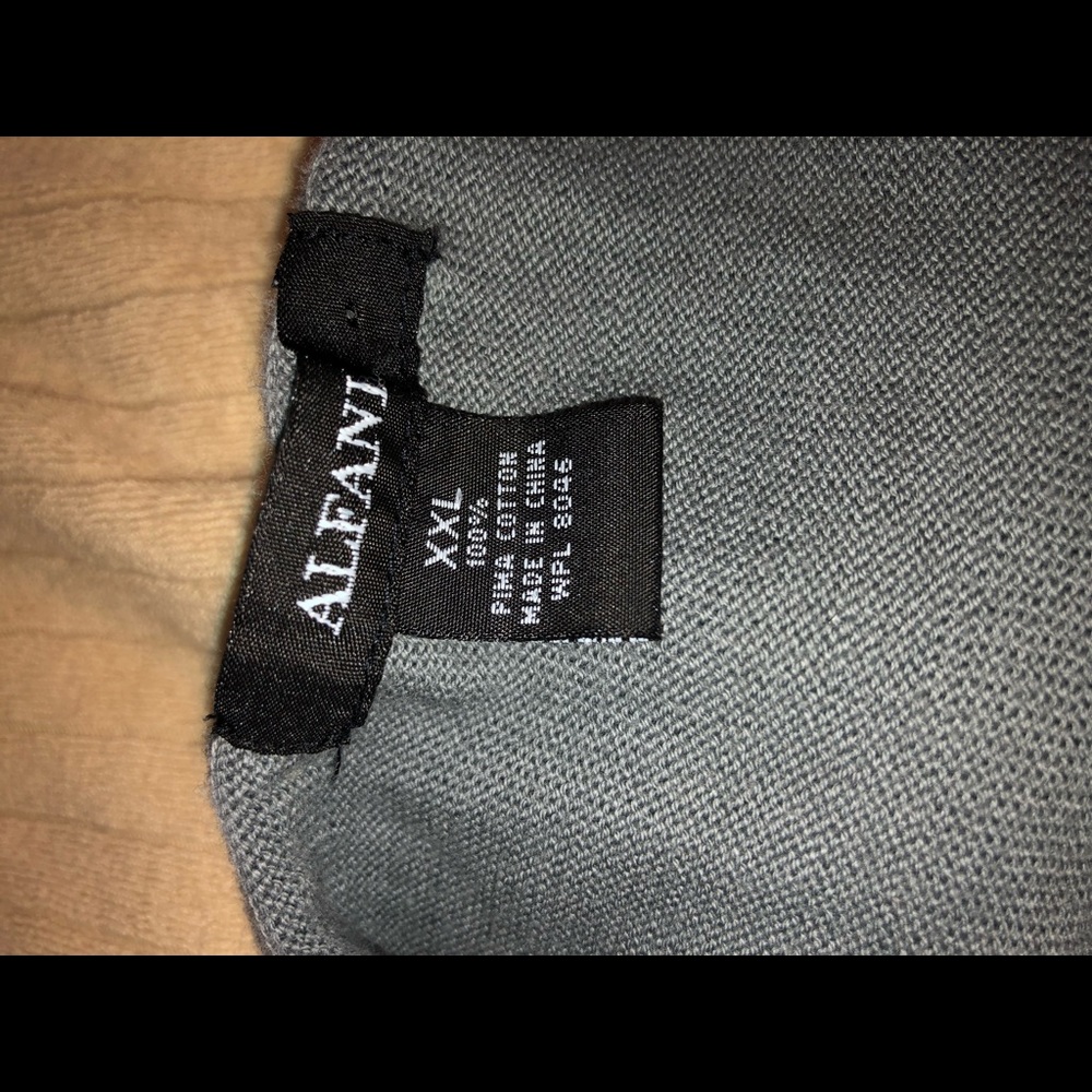Like new Alfani beautiful gray vneck - Picture 7 of 7